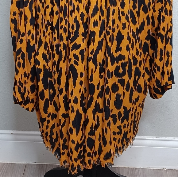 Umgee Leopard Print Collared V-Neck Boho Frayed Hem Sz L Tunic Top - Picture 7 of 15